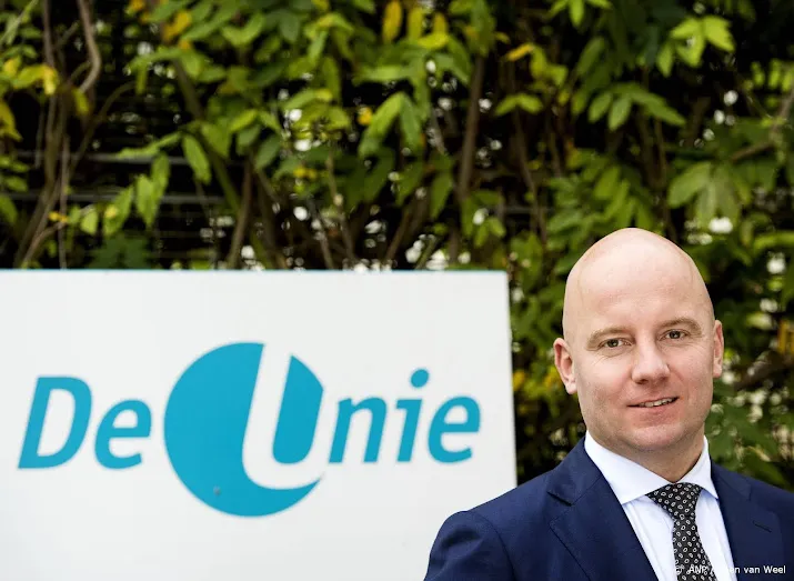 vakbond de unie wil terug naar thuiswerken en 15 meter afstand