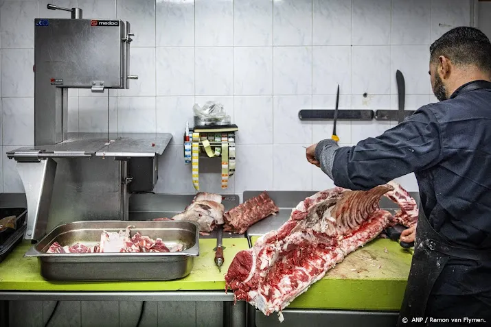 vakbond fnv dreigt met acties bij slagerijen