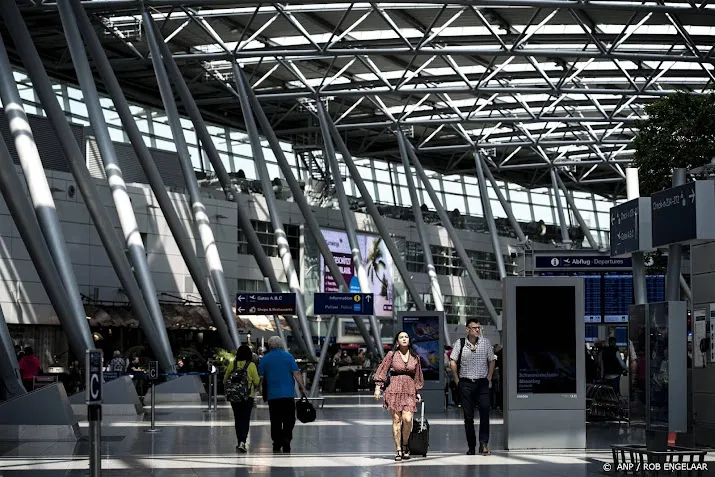 vakbond roept op tot staking luchthaven dusseldorf op vrijdag