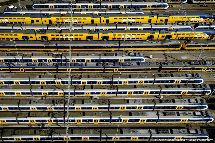 vakbonden en ns hervatten overleg over trein cao