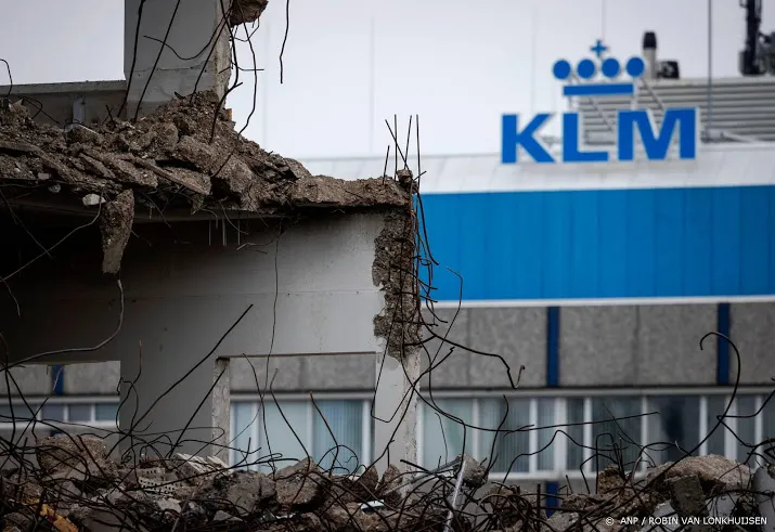 vakbonden voor crisisoverleg aangeschoven aan tafel bij klm