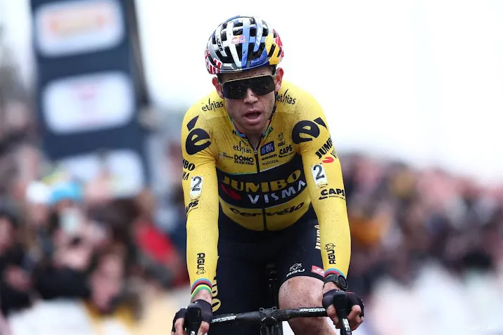 van aert gaat trainen op de weg en rijdt nog een veldrit