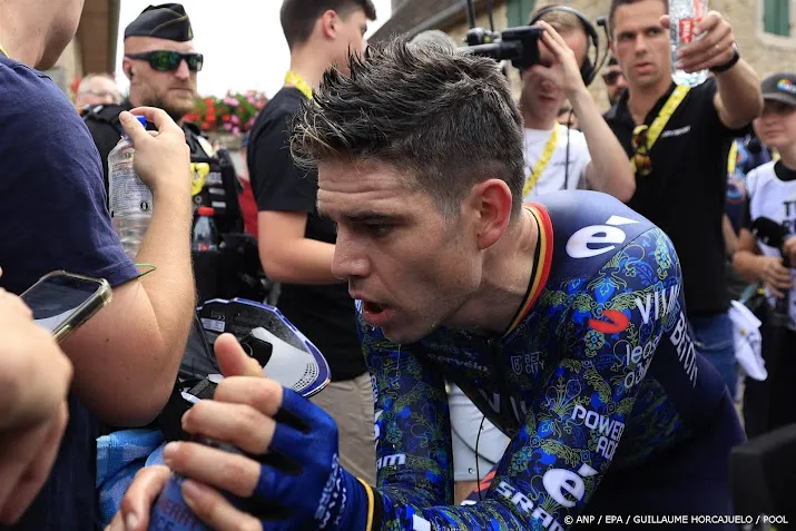 van aert kan zich niet onderscheiden in eerste tijdrit tour