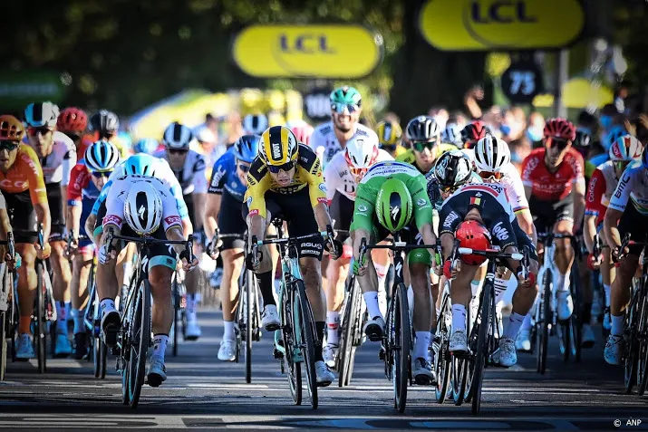 van aert krijgt kleine boete voor gedrag richting sagan