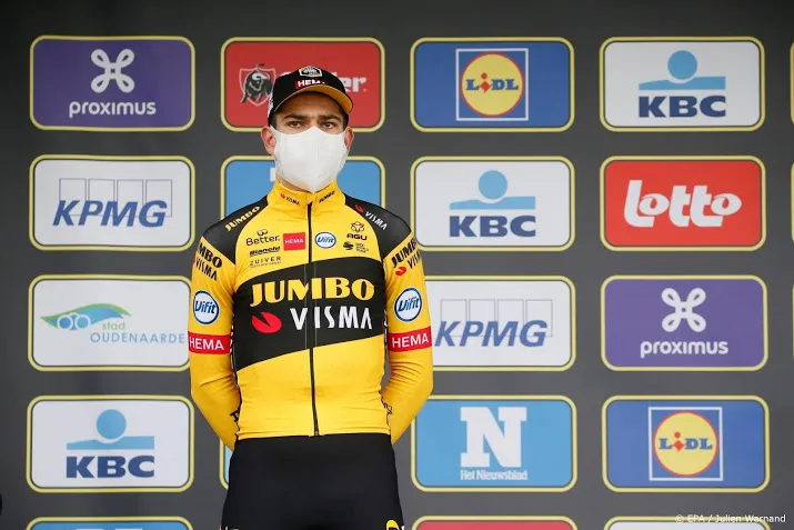 van aert krijgt kristallen fiets als wielrenner van het jaar