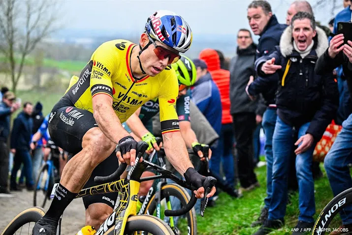 van aert liep ook gekneusde long op door val herstel gaat goed