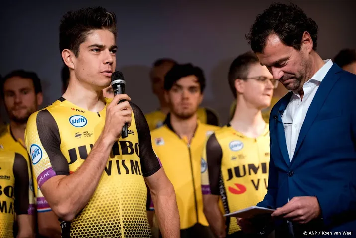van aert loopt warm voor jumbo visma