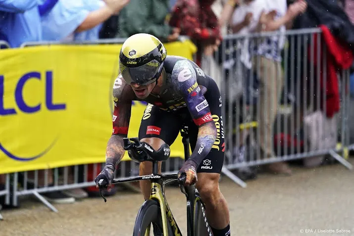 van aert pakt geel en treurt niet om nieuwe tweede plaats