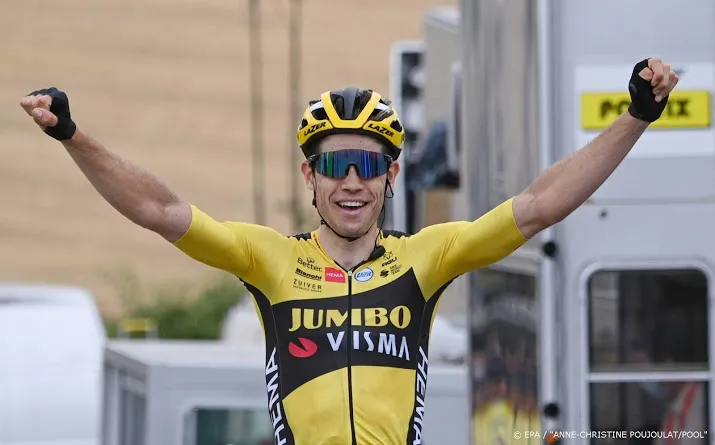 van aert stelt teambelang voorop in tour