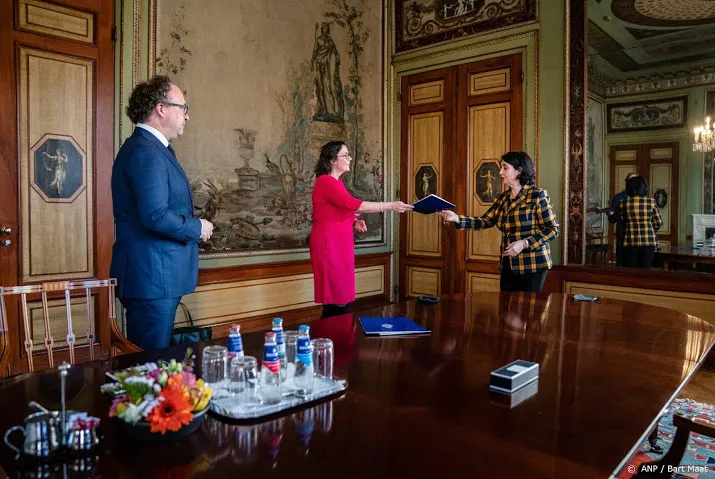 van ark en koolmees routiniers op het binnenhof