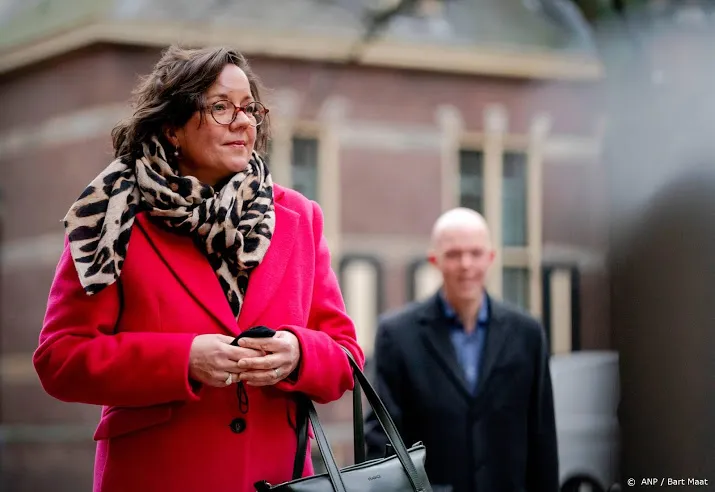 van ark over versoepelingen druk op de zorg is nog wel heel hoog