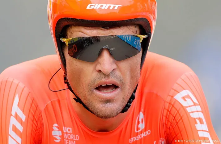 van avermaet en yates afgestapt na val in luik bastenaken luik
