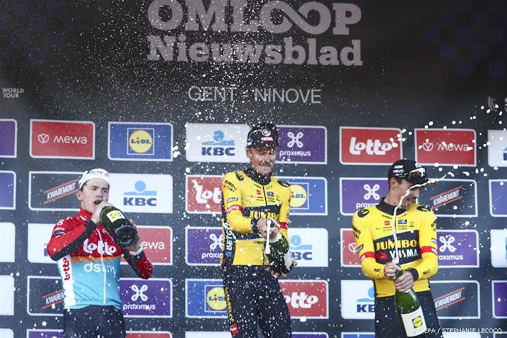 van baarle fietst op instinct naar winst in omloop