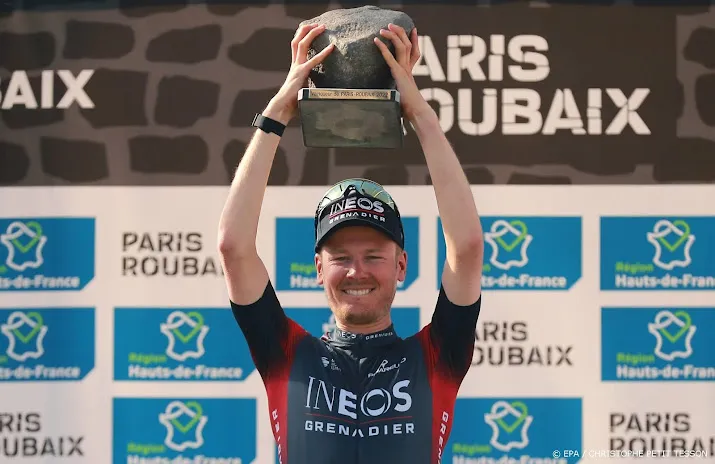 van baarle kon het zelfs op de piste van roubaix amper geloven