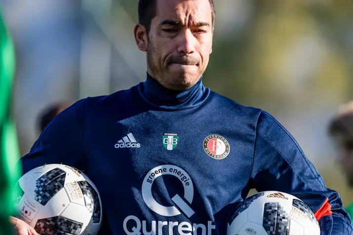 van bronckhorst kiest weer voor jones