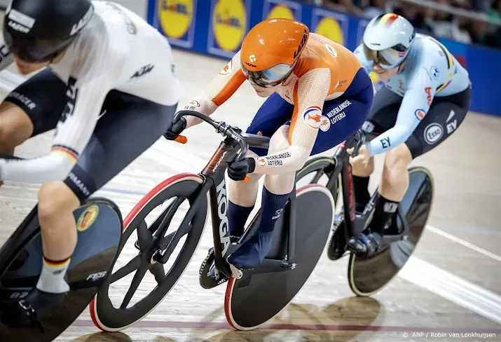 van de wouw bij wk baanwielrennen naar finale keirin