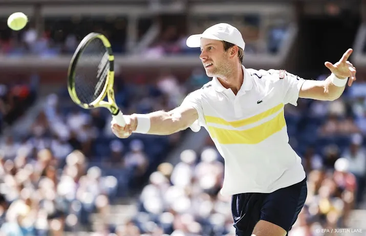 van de zandschulp begint in daviscup tegen uruguayaan llanes