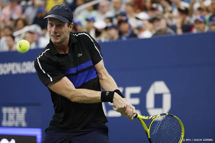 van de zandschulp begint tennisseizoen met overwinning