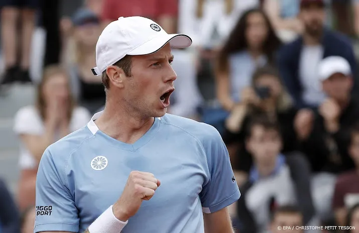 van de zandschulp in vier sets naar tweede ronde roland garros