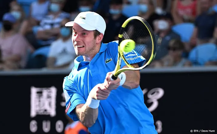 van de zandschulp verliest in drie sets van favoriet medvedev