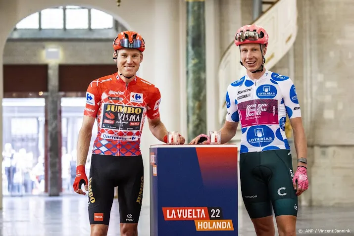 van den berg in bergtrui vuelta naar spanje