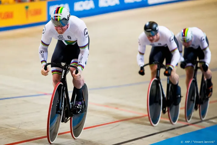 van den berg meldt zich af voor nk baanwielrennen