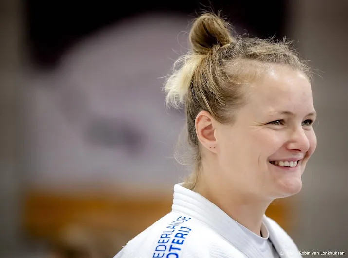 van den berg meldt zich met nekblessure af voor wk judo