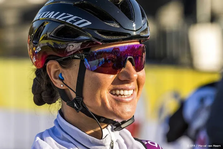 van den broek blaak komt met schrik vrij na val in tour