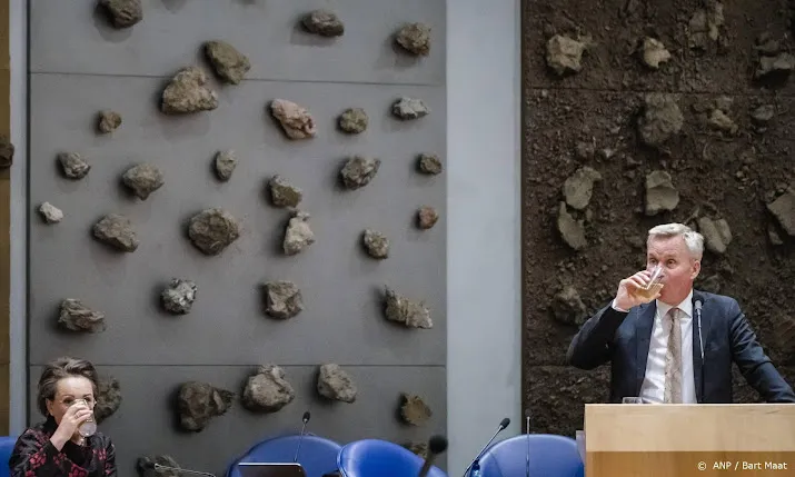 van der burg anders inrichten asielprocedure ligt bij politiek