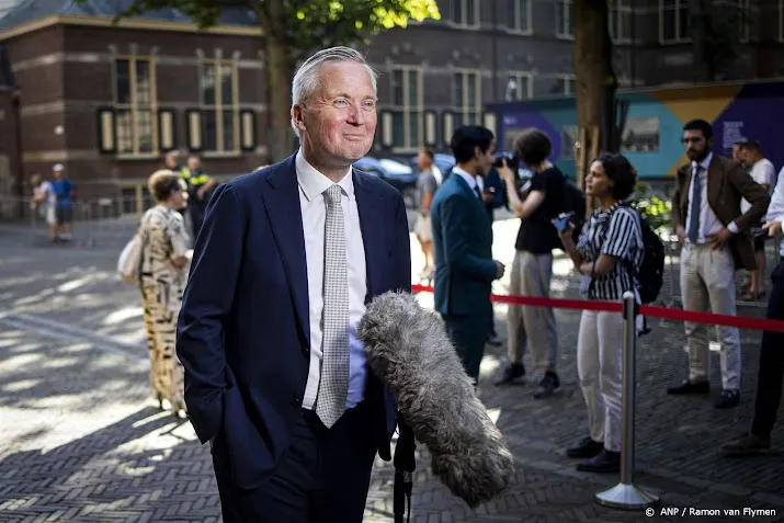 van der burg blijft spreidingswet verdedigen ook al is vvd tegen