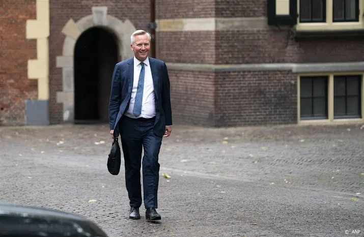 van der burg deelt kritiek over slechte crisisnoodopvang