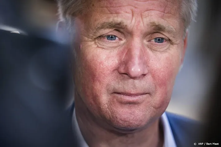 van der burg denkt dat vrijdag mensen nog rond ter apel slapen