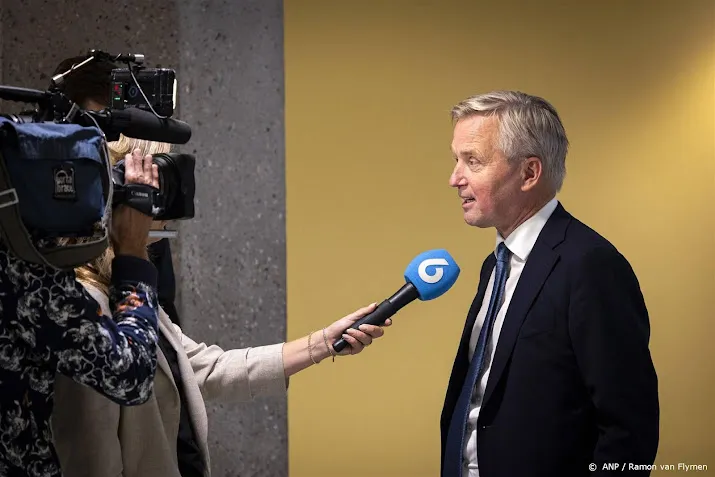 van der burg doet dringende oproep 8400 extra opvangplekken nodig