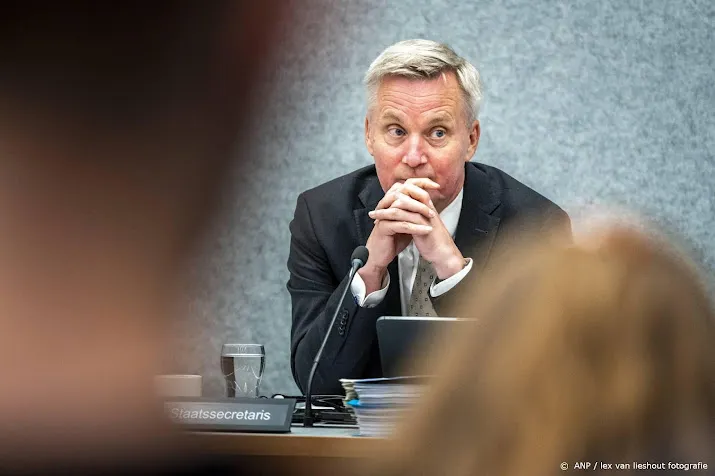 van der burg kritisch over gemeenten die asielzoekers weren