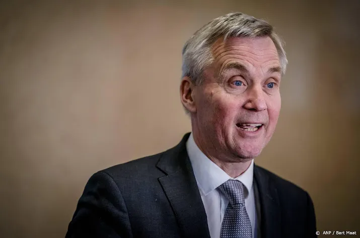 van der burg minder opvangplekken maar ook minder instroom