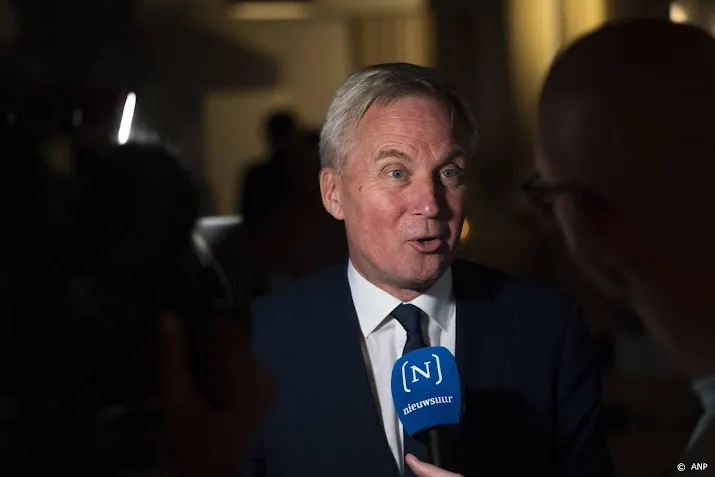 van der burg opnieuw naar tubbergen om te praten over asielhotel