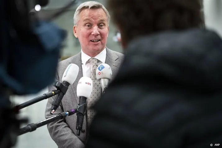 van der burg overlegt met burgemeesters over opvang vluchtelingen