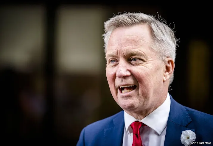 van der burg vereenvoudigt aankoop gebouwen voor asielopvang