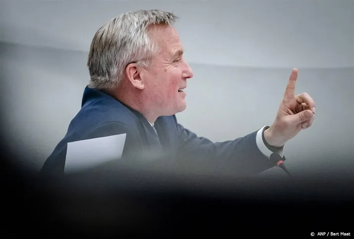 van der burg wil crisisnoodopvang langer openhouden
