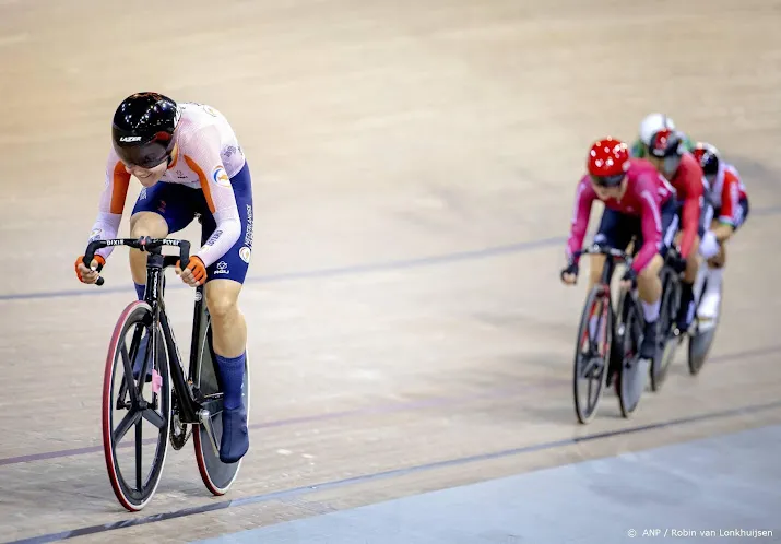 van der duin leidt na twee onderdelen op omnium bij wk baan