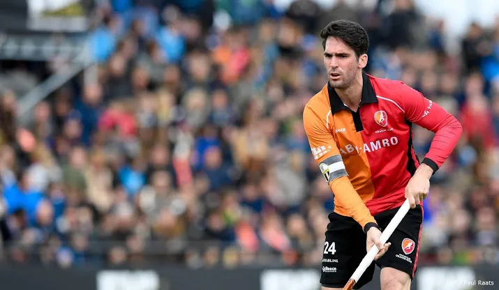 van der horst plots al coach oranje rood