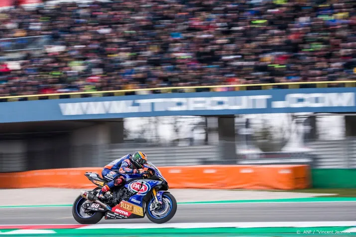 van der mark net buiten podium in openingsrace wk superbike