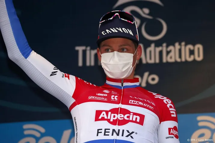 van der poel blijft pogacar na lange solo net voor in tirreno