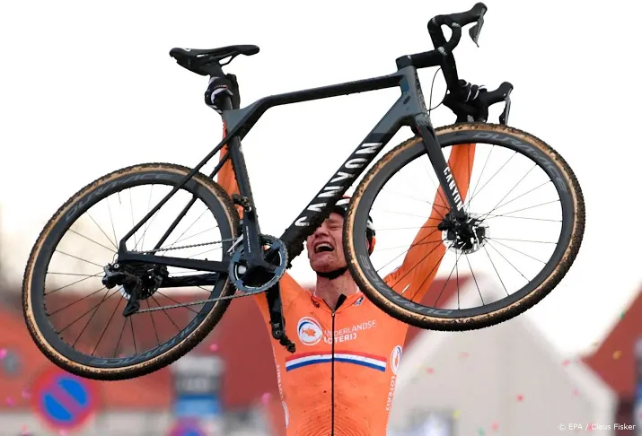 van der poel gehavend maar niets gebroken