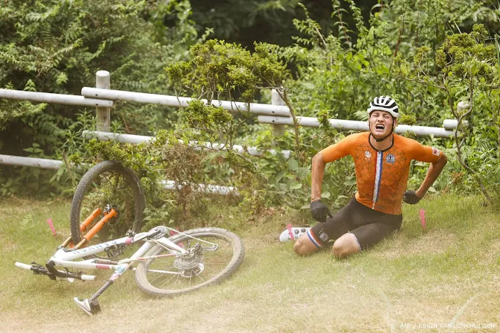 van der poel haalt finish niet in mountainbikerace spelen
