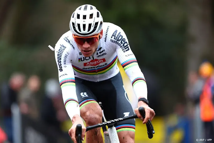 van der poel maakt van eerste veldrit grote zegetocht