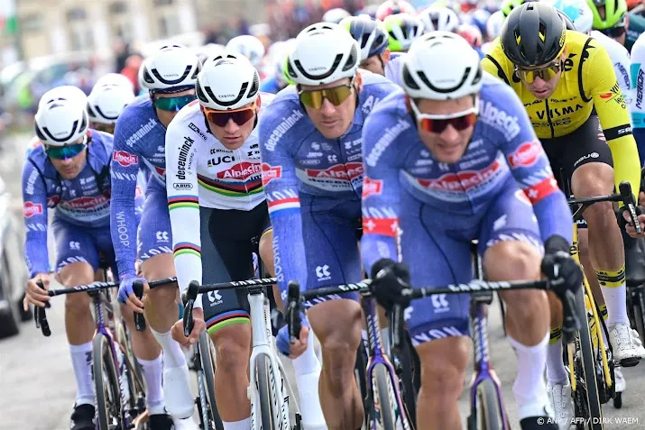 van der poel met riesebeek aan de start in luik bastenaken luik