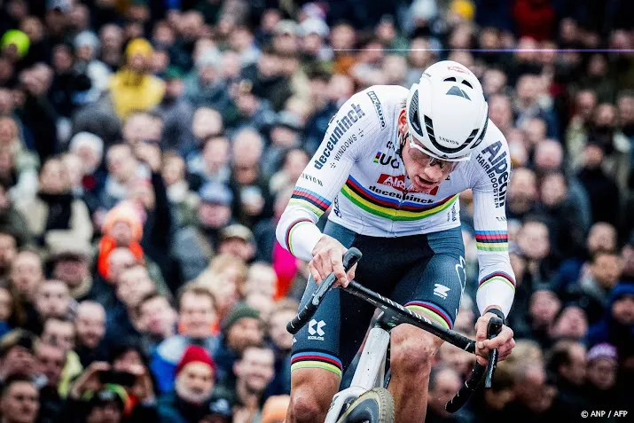 van der poel ook bij vierde optreden als veldrijder klasse apart