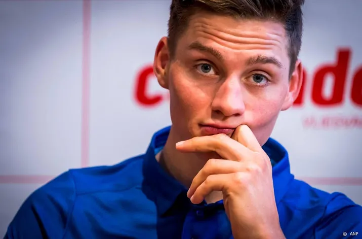 van der poel ook in azencross oppermachtig