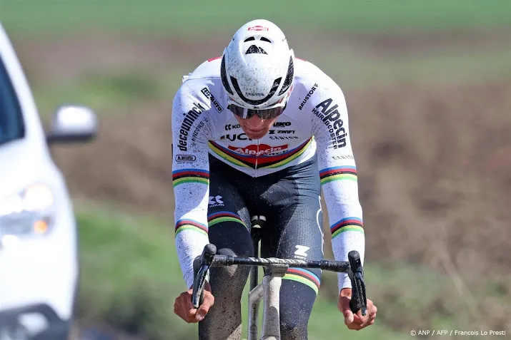 van der poel opnieuw favoriet in strijd over kasseien